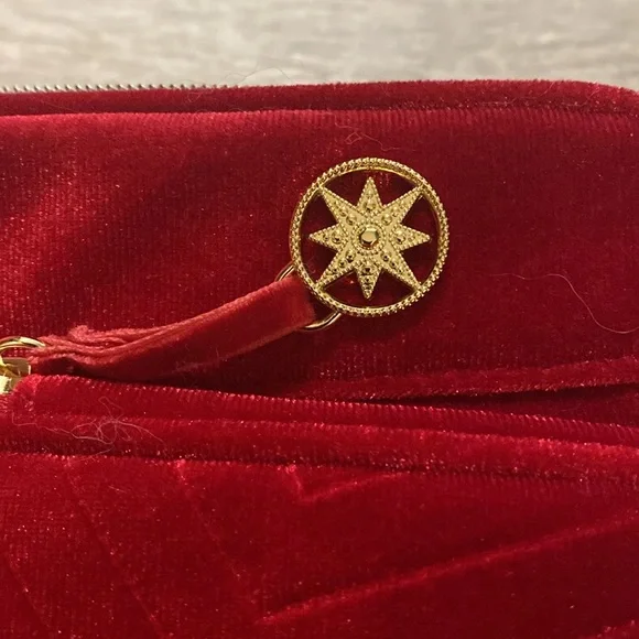 Estée Lauder Red Velvet Train Case 2023 | Makeup Bag Travel Organizer - Picture 7 of 7